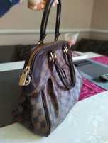 Louis Vuitton чанта