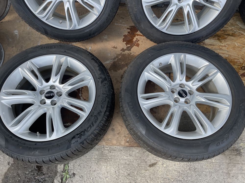 Set de 4 jante R20 cu anvelope de iarna Pirelli pentru Range Rover