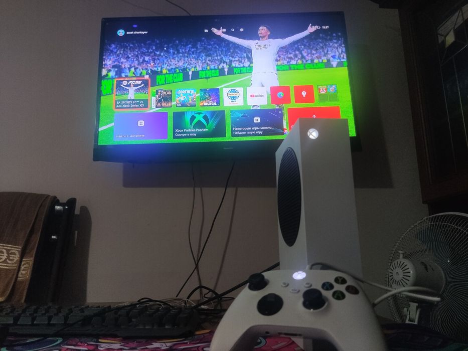 Xbox series s без минусов, использовался всего 2 лет