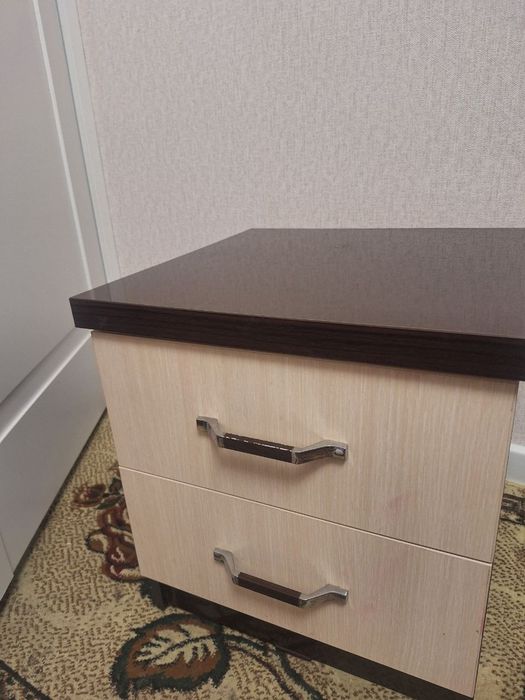 Продаются две прикроватные тумбы по 200000
