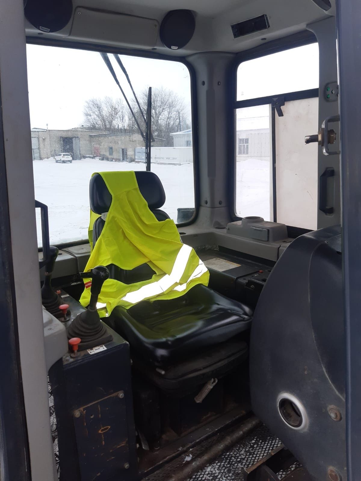 Продам бульдозер Shantui SD16