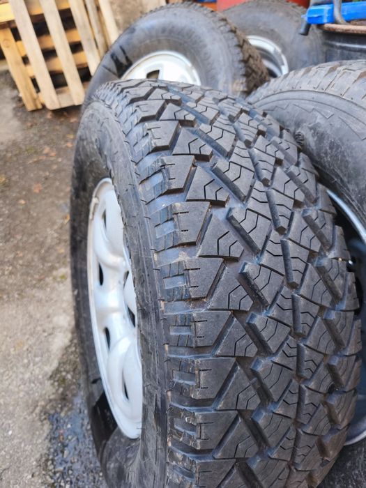 Гуми с джанти за Toyota Hilux