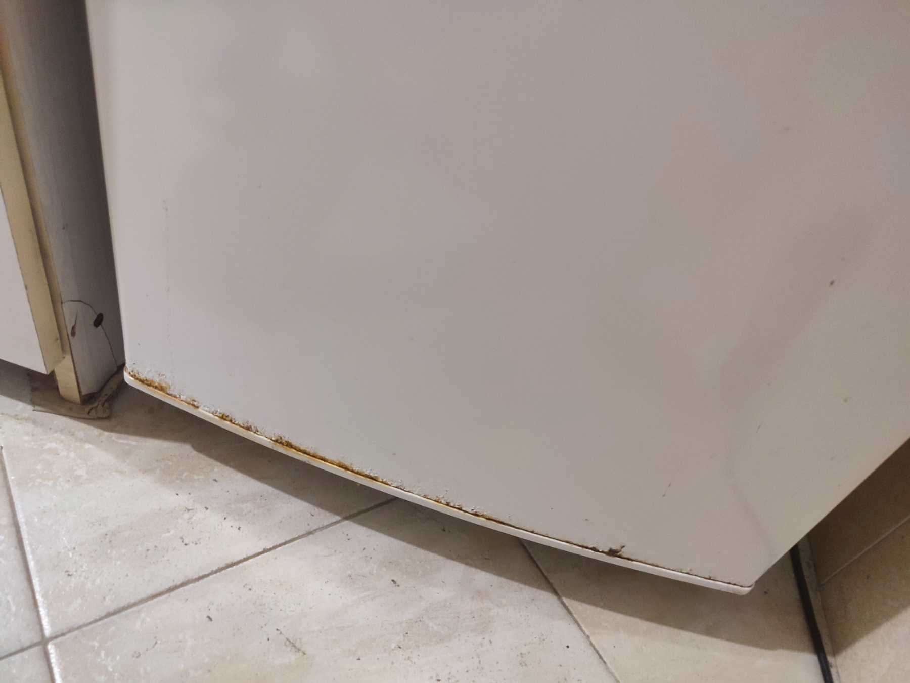 Хладилник с долен фризер Midea HD-231RN