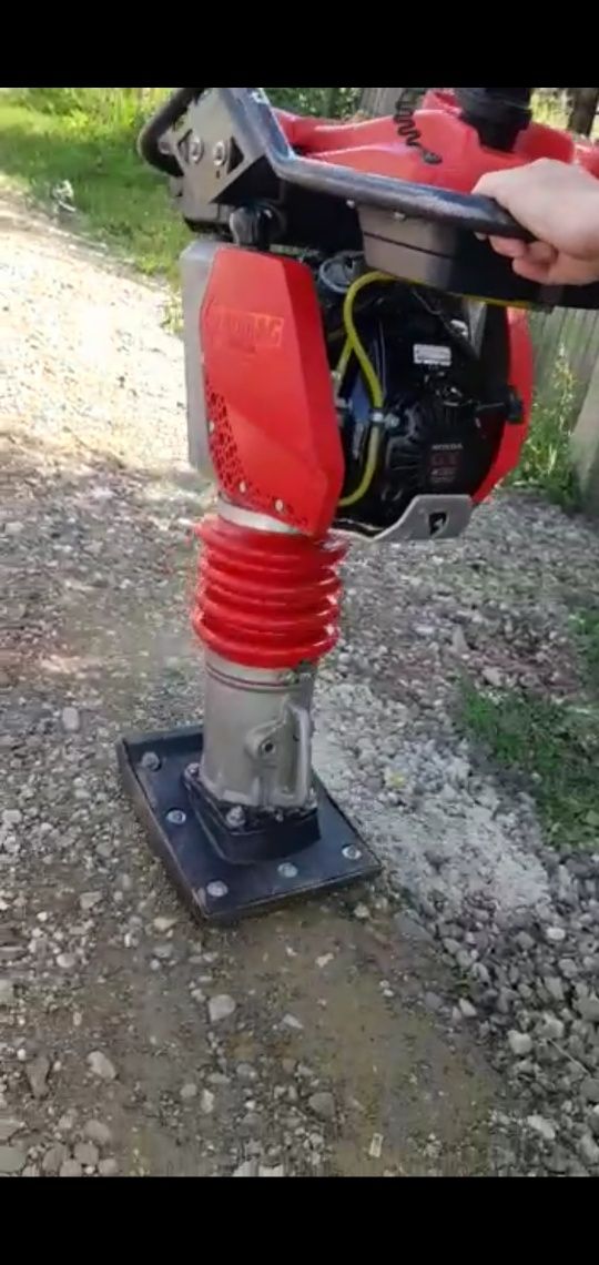 Inchiriez scule mai compactor rotopercutor demolator , pistol fier