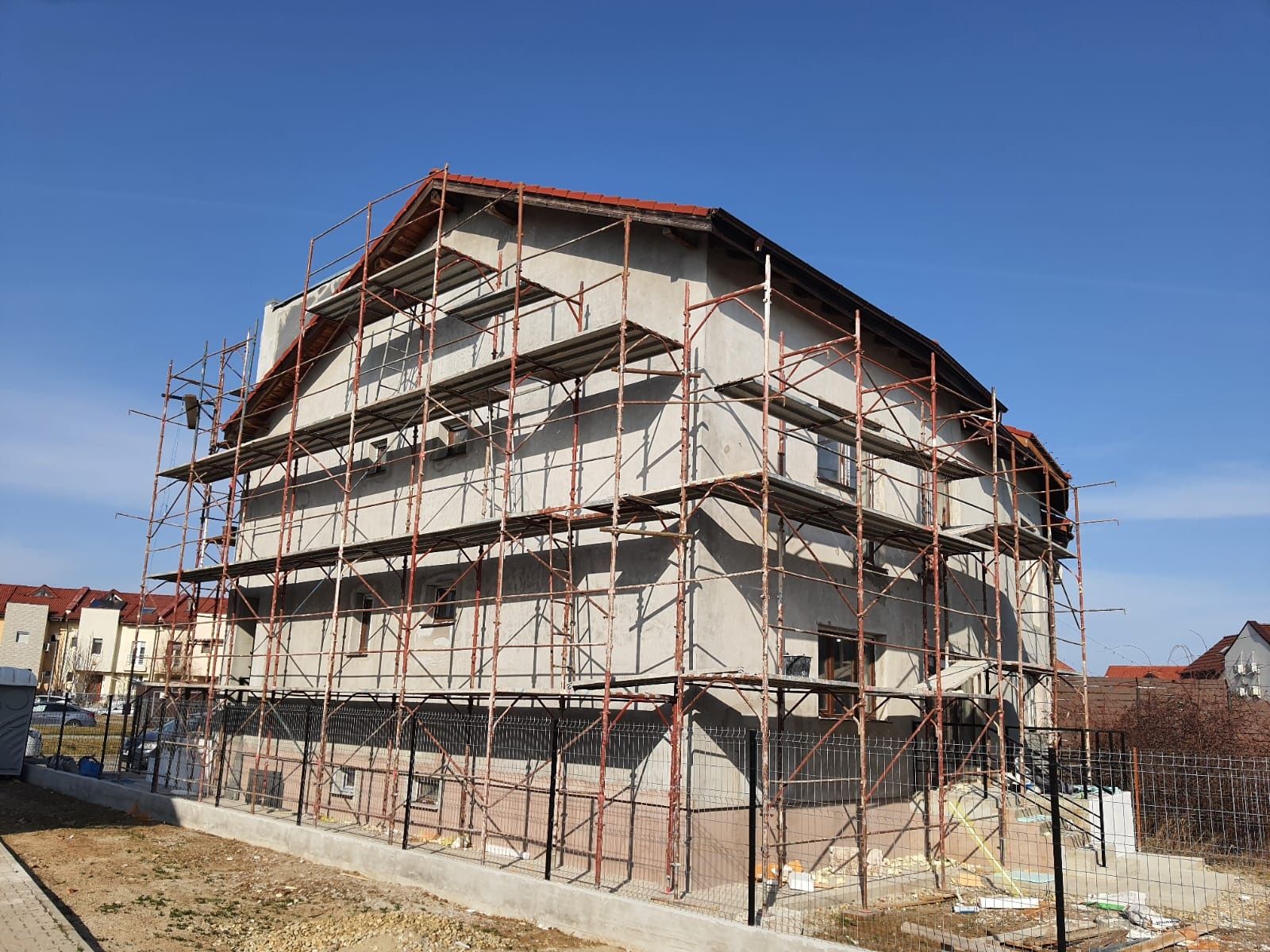 Vând și închiriez schela metalica avem pe stoc 5000 mp