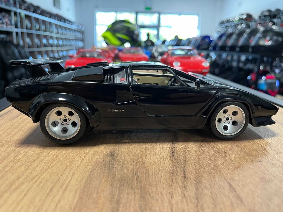Метална колекционерска колички BBURAGO LAMBORGHINI COUNTACH   1:18