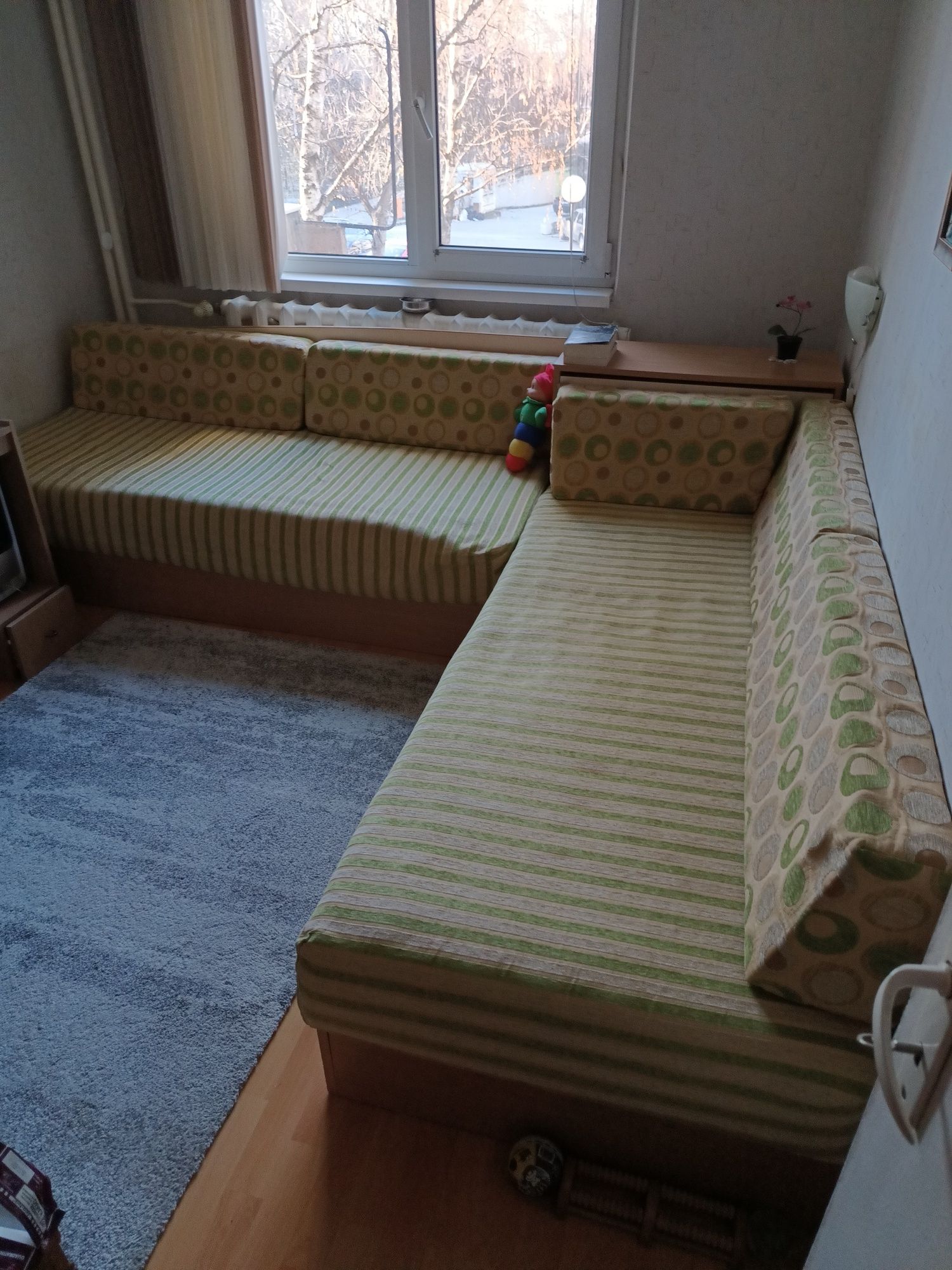 Продавам ъглови легла.