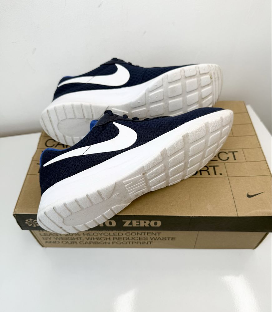 Nike Tanjun ( 42) Маратонки
