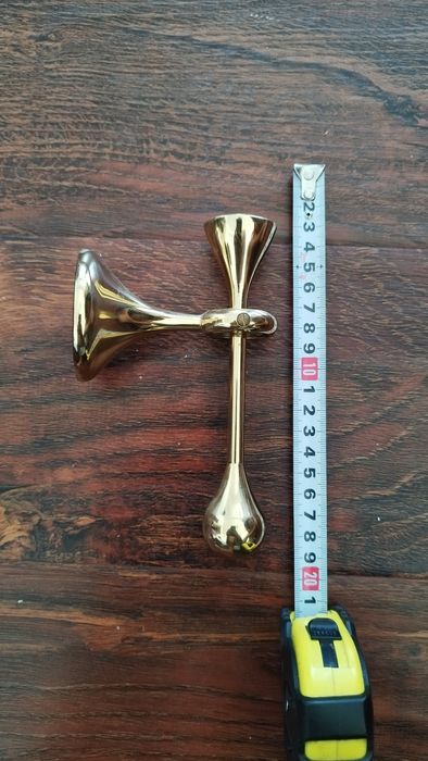 Sfesnic din bronz de perete