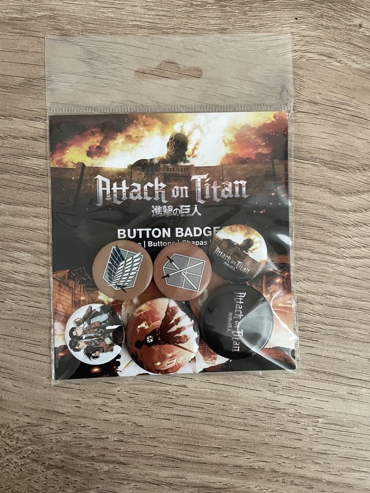 Фигурки на Ymir , значки и чаша от анимето Attack on titan