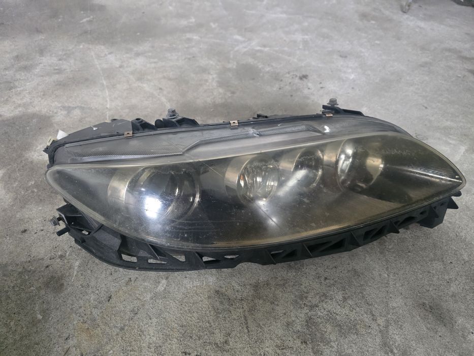 Десен фар за мазда 6