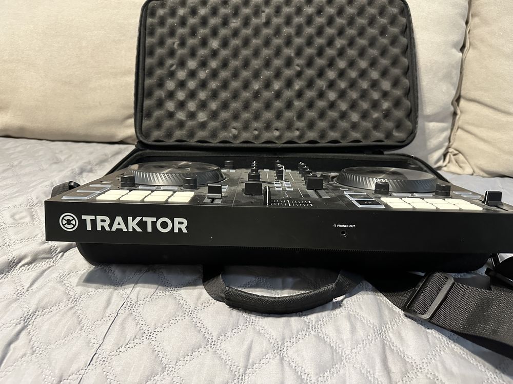 Traktor Kontrol S2 - Controler DJ
