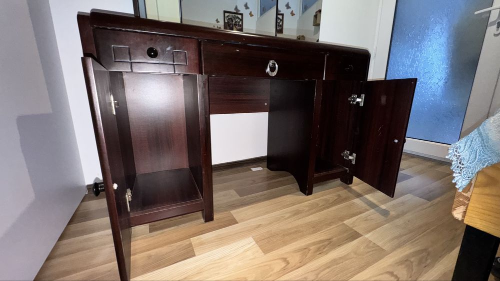 Masa make-up lemn masiv  negociabil