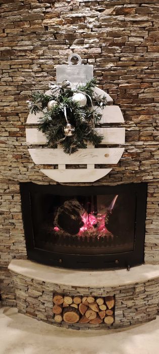 Модерна Нестандартна Коледна Украса
Дървенa Коледнa Елхa