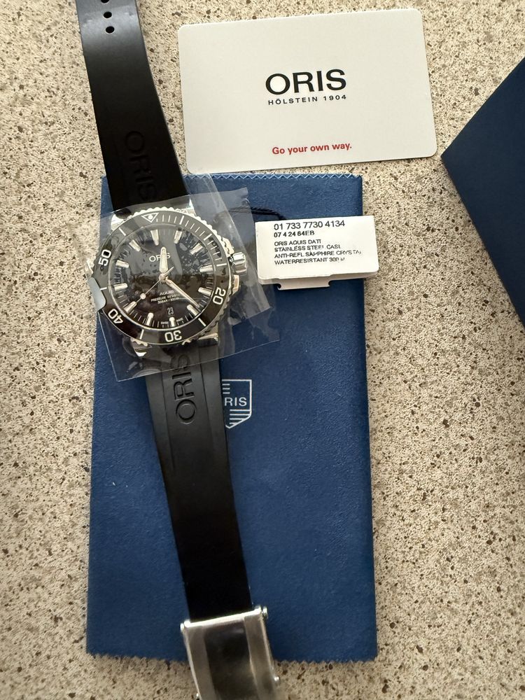 Oris Aquis Date часовник