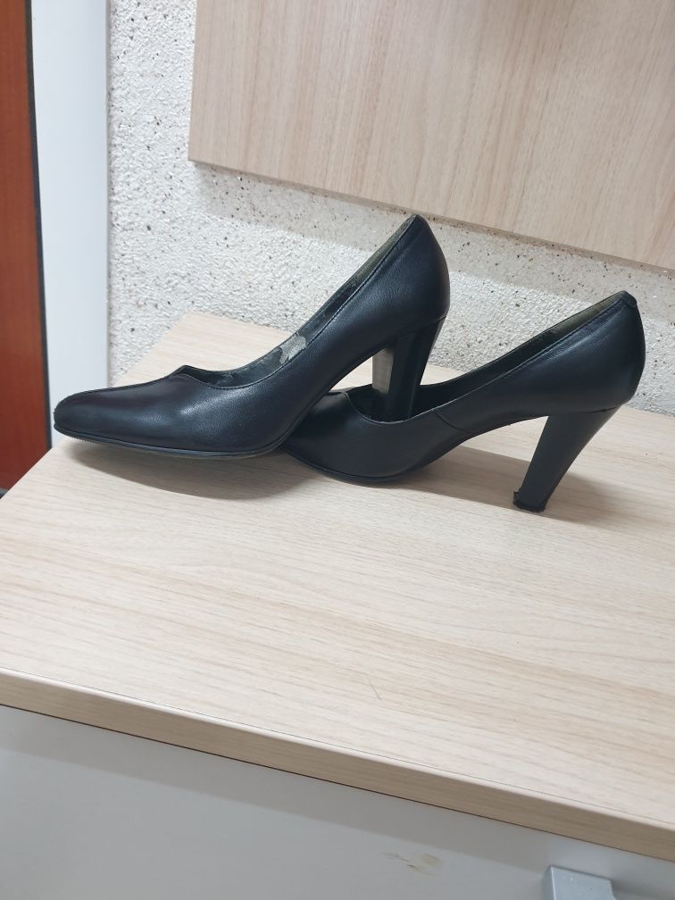 Обувь женская 38 размера, на высоком каблуке