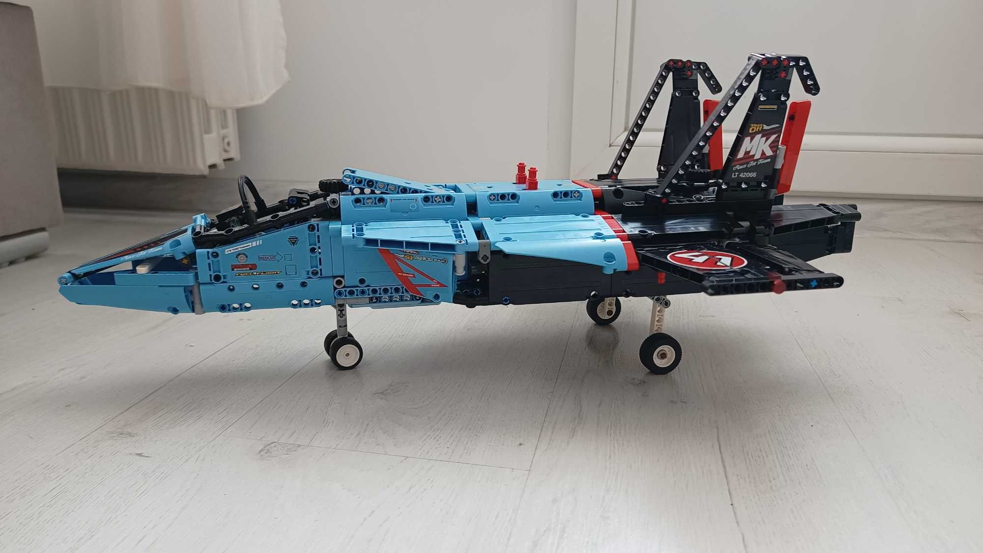 LEGO TECHNIC: Air Race Jet (42066)