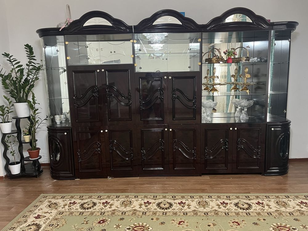 Сервант,шкаф для посуды