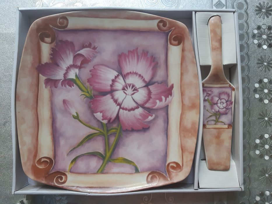 Тортница с лопаткой