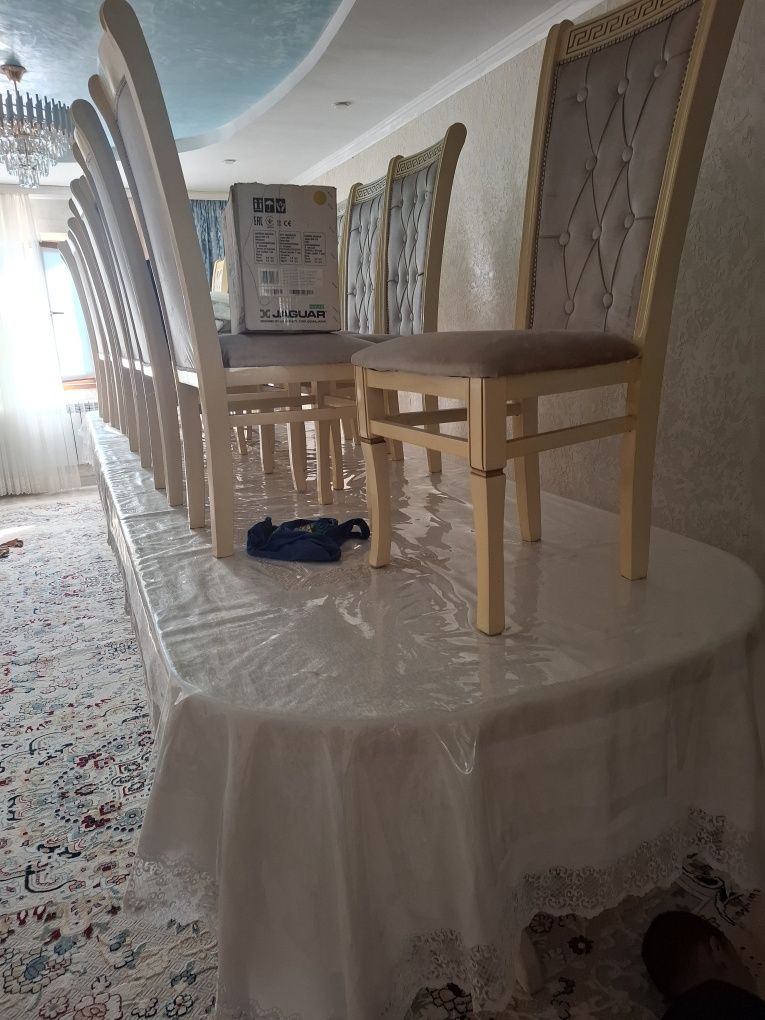 Продам Стол  стулья и тапчан