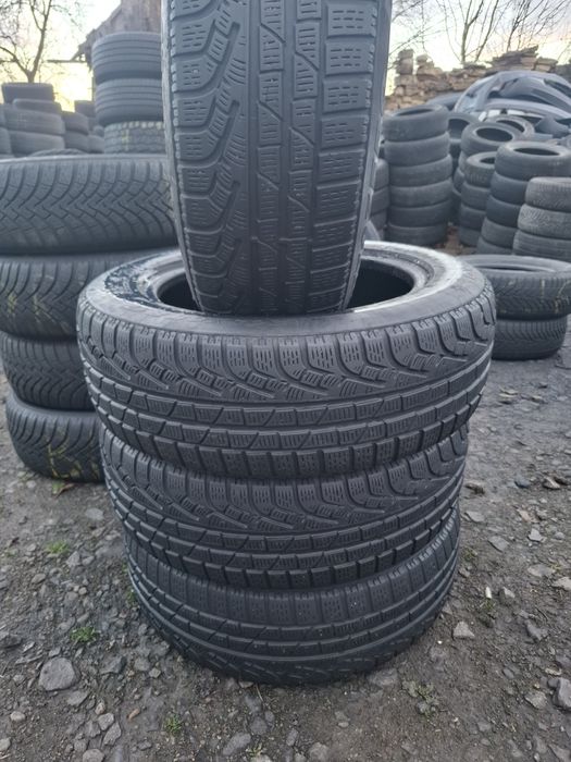 Vand 1 sau 2 sau set 4 anvelope 205 65 17 pireli iarna bune