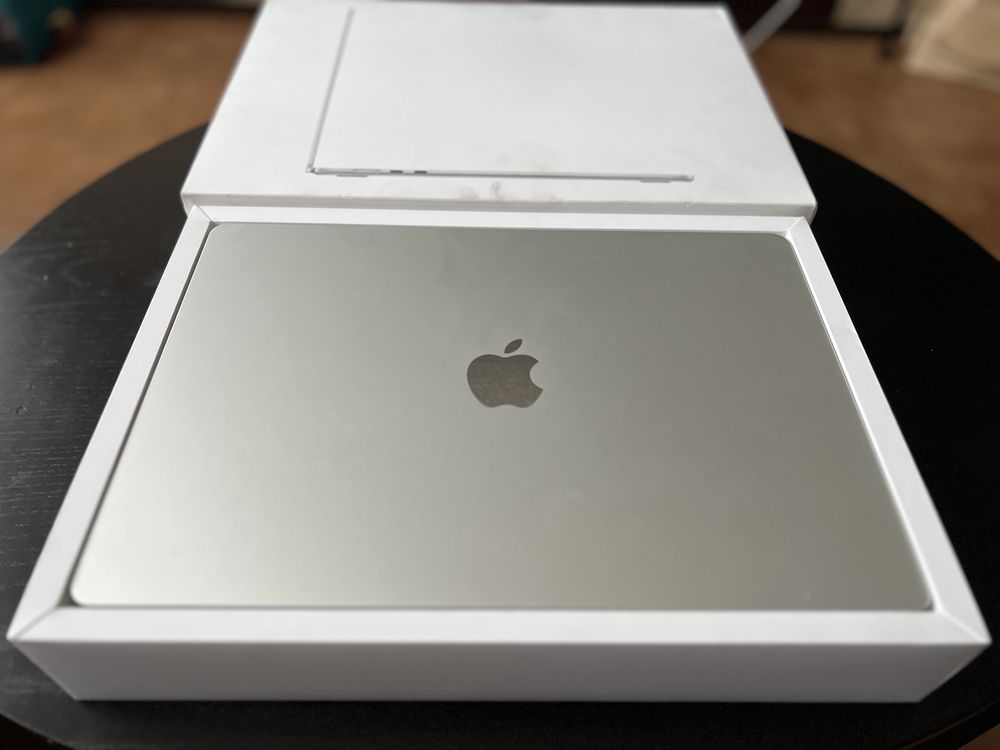 Като Нов MacBook Air 15” 2023 M2 8GB 512GB 26цикъла
