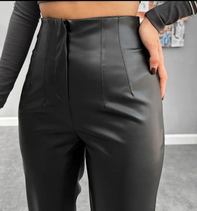 Pantaloni din imitație piele