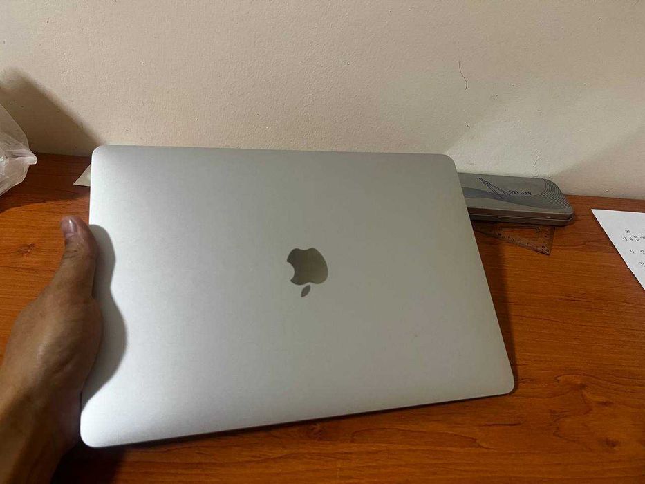 MacBook Pro M1 srochna sotiladi