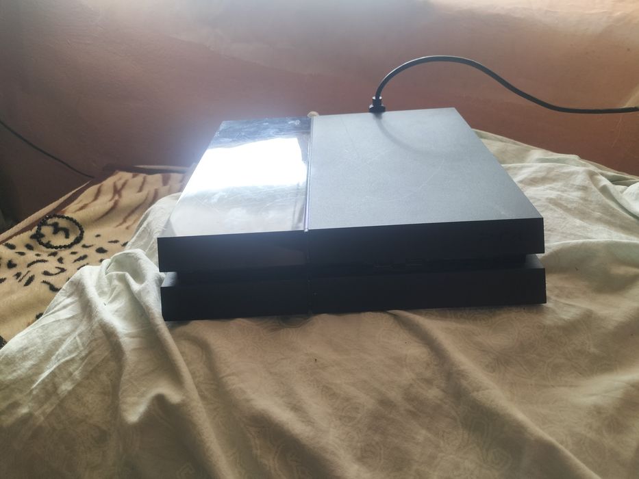 Vând/Schimb PS4 Schimb cu telefon bicicletă leptop preț fix nu trimit