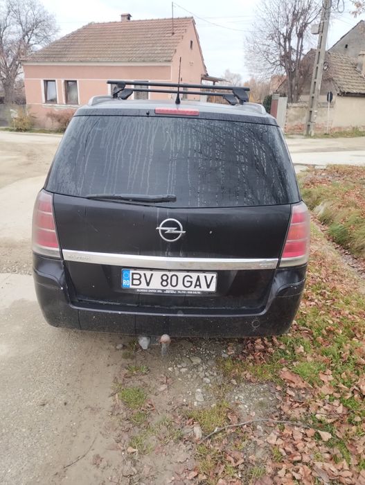 Vând Opel zafira