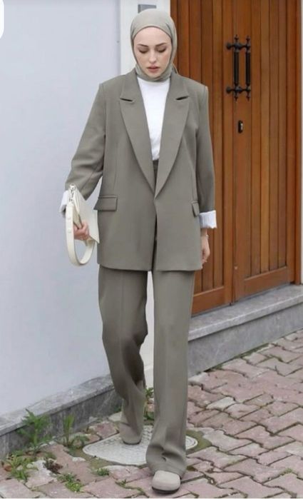 Kostum shim ayollar uchun