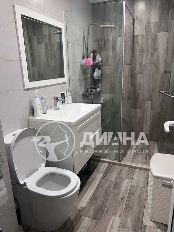 Тристаен, отлично обзаведен монолит, до Новотела, Кършияка