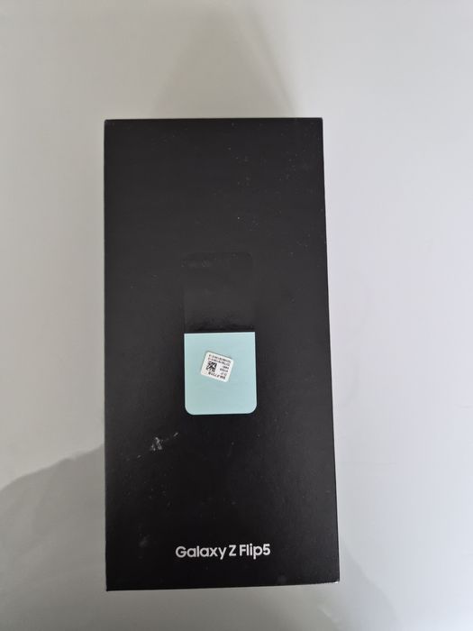 Samsung Z flip5 като нов