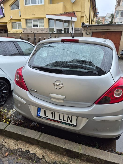 Opel Corsa alb cu 3 usi