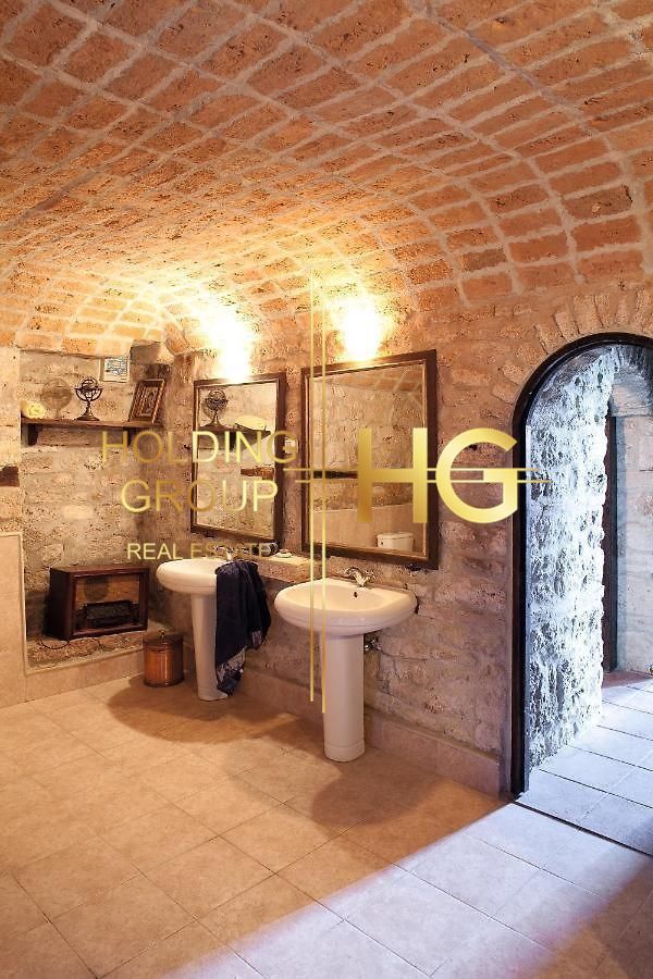 Продава се Къща в Каварна - 570 кв.м за 2104 €/кв.м - Снимка #10