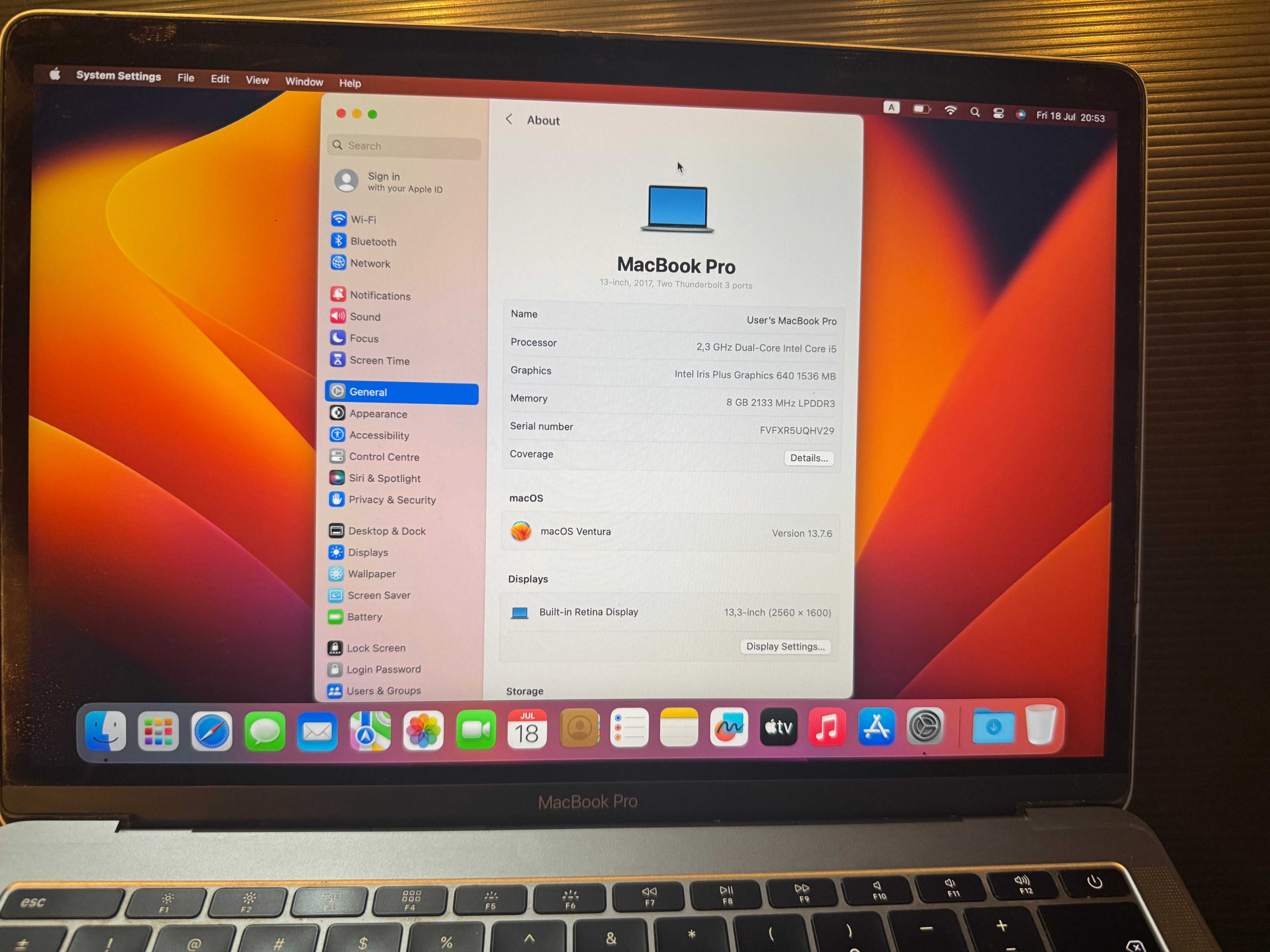 MacBook Pro Silver, 13.3", 256GB SDD, 8GB RAM, WiFi