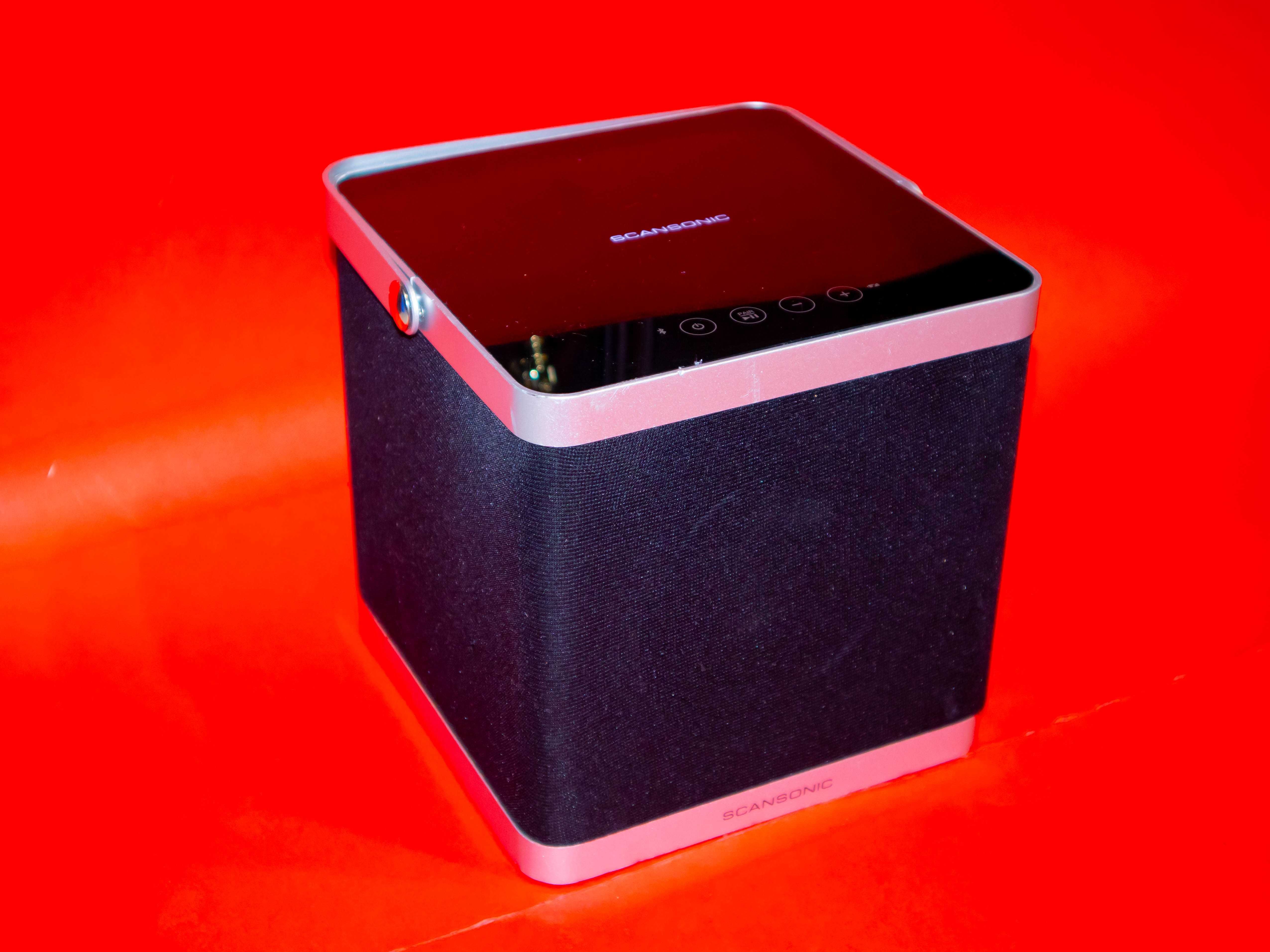 Scansonic Q1000 мощна Bluetooth колонка 35W пик, 3 говорителя, бас