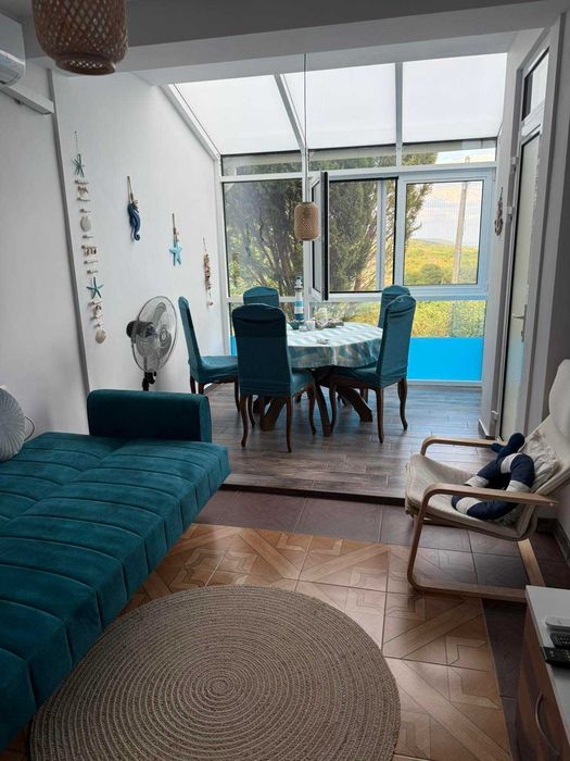 Тристаен обзаведен тухлен апартамен с Морска панорама