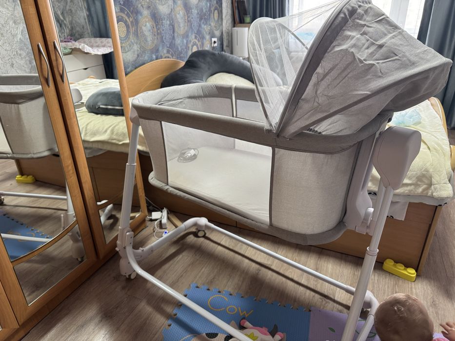Кроватка детская на колесиках