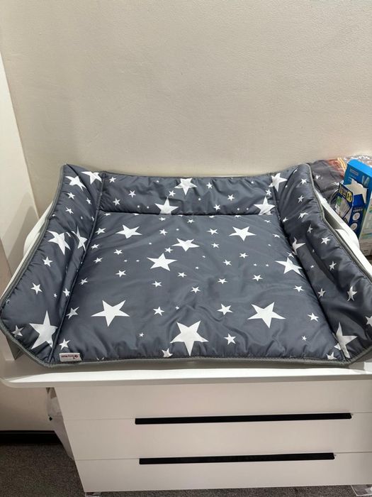 Пиленальный столик с матрацем