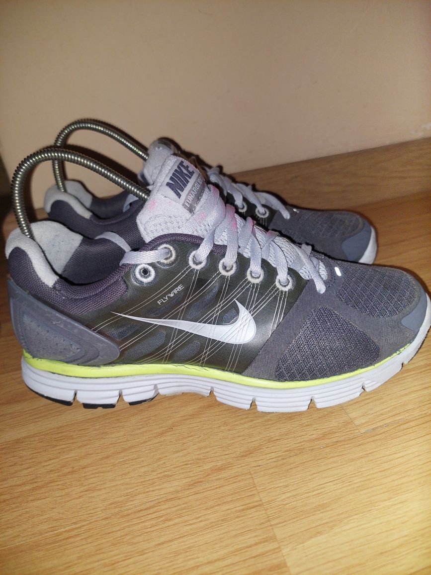 Оригинални  дамски маратонки Nike
