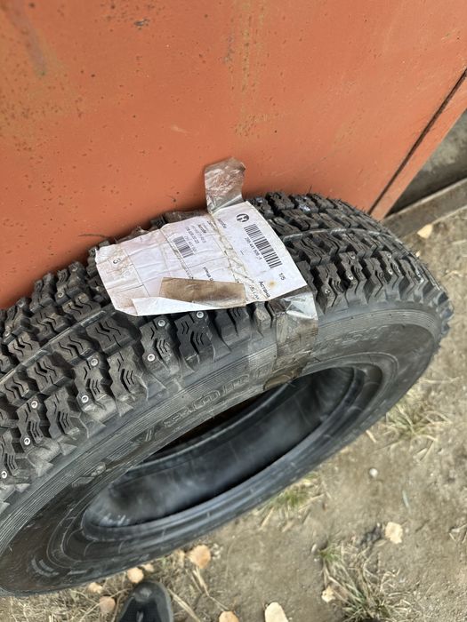 Балон кама r 16 с шипами на ниву