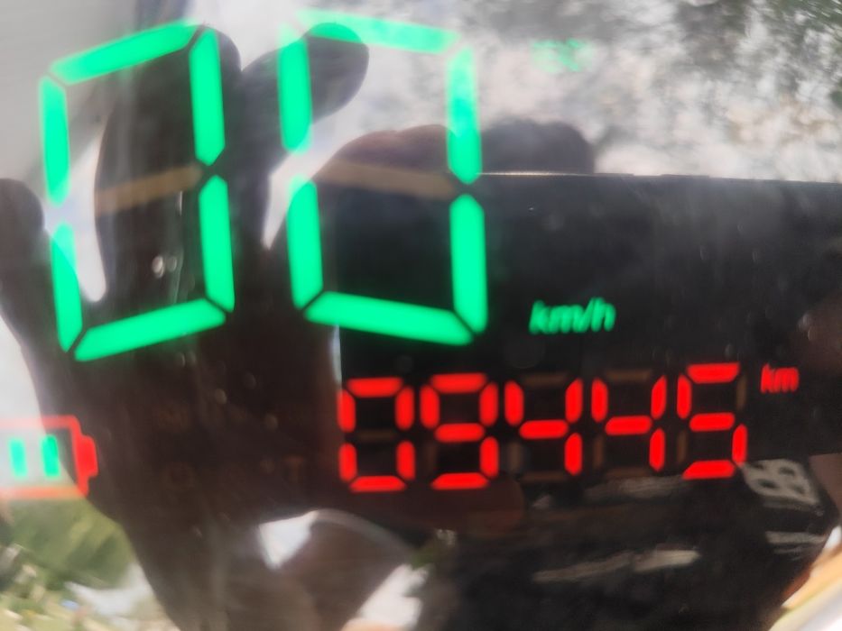 Vând scuter electric bateri noi pe el  25 km la ora