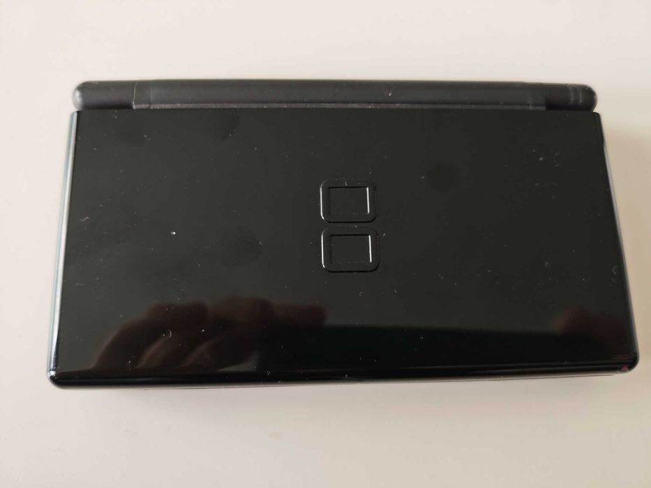 Nintendo DS Lite - качени много игри