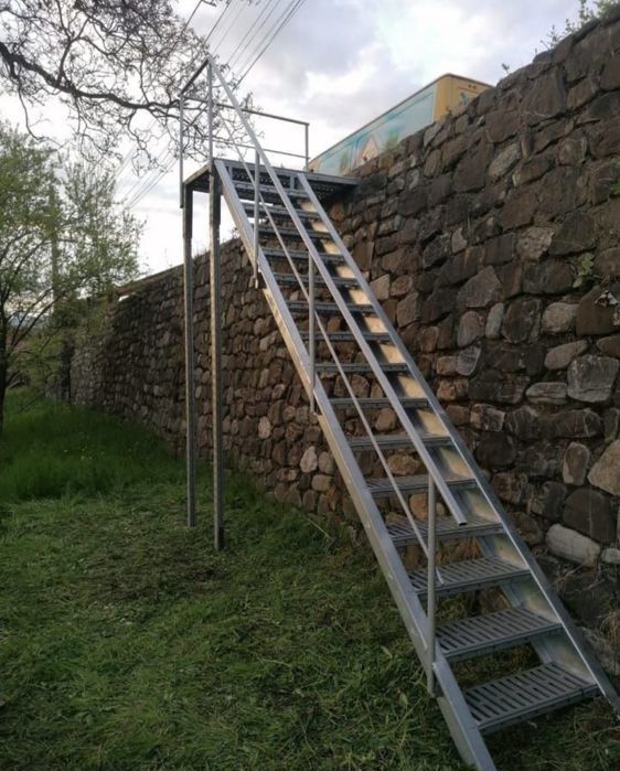 Scări zincate rezistente, sigure și moderne!
Oferim soluții durabile p