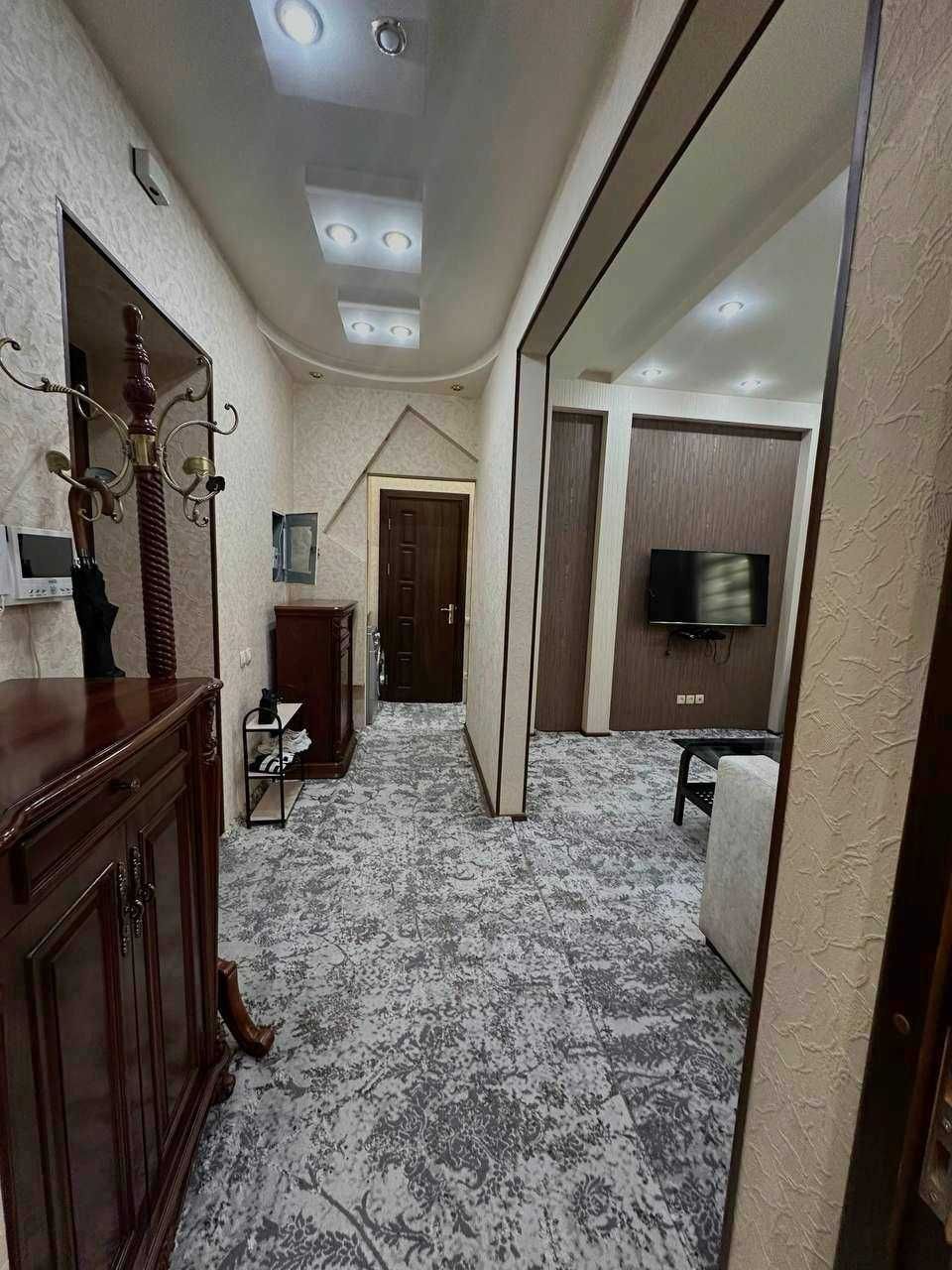 Продается в центре 2х ком Амира Темура, Нукусская