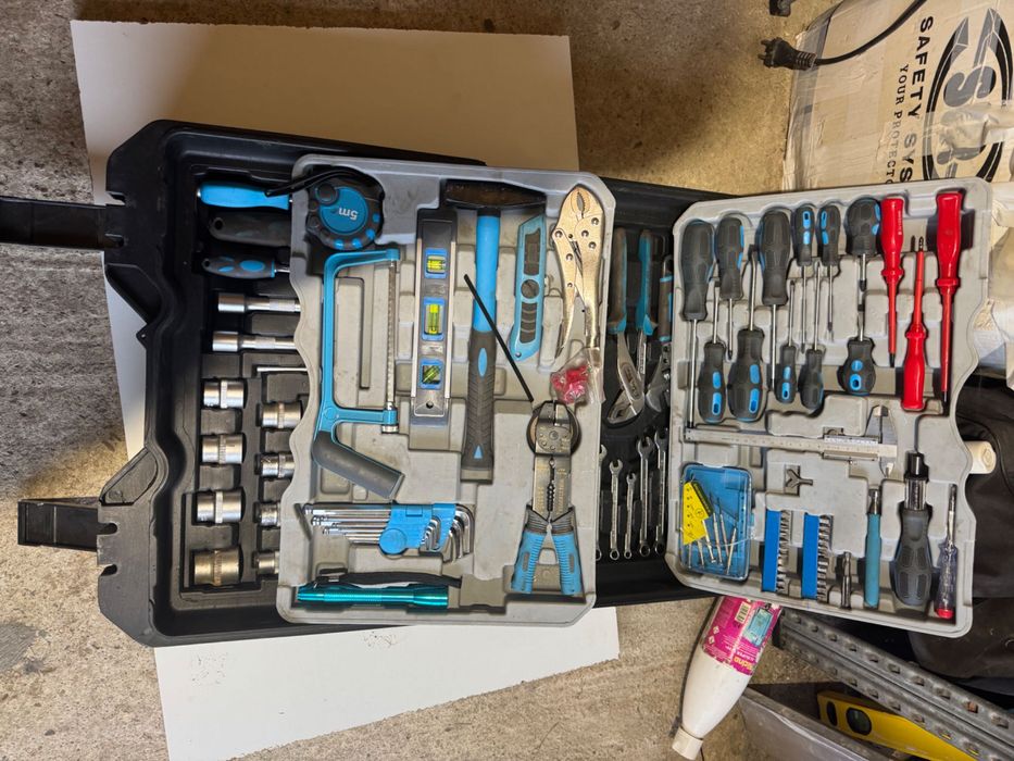 Valiza set scule