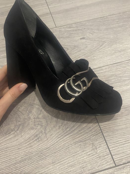 Vand pantofi din piele intoarsa