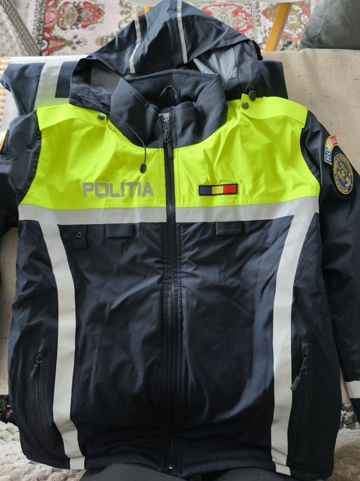 Articole din uniforma de politie actuala 2025