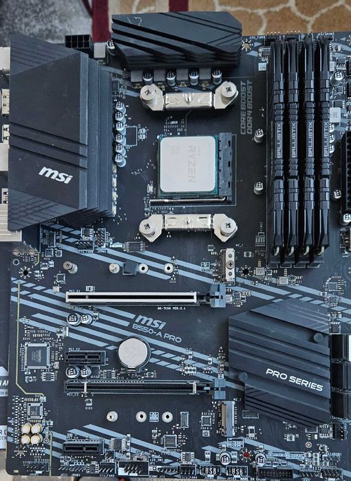 Kit AMD placă de bază + Memorii